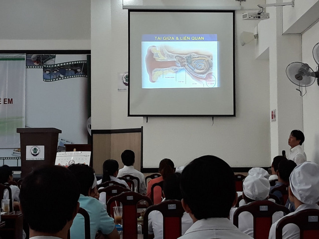 Sinh hoạt khoa học kỹ thuật