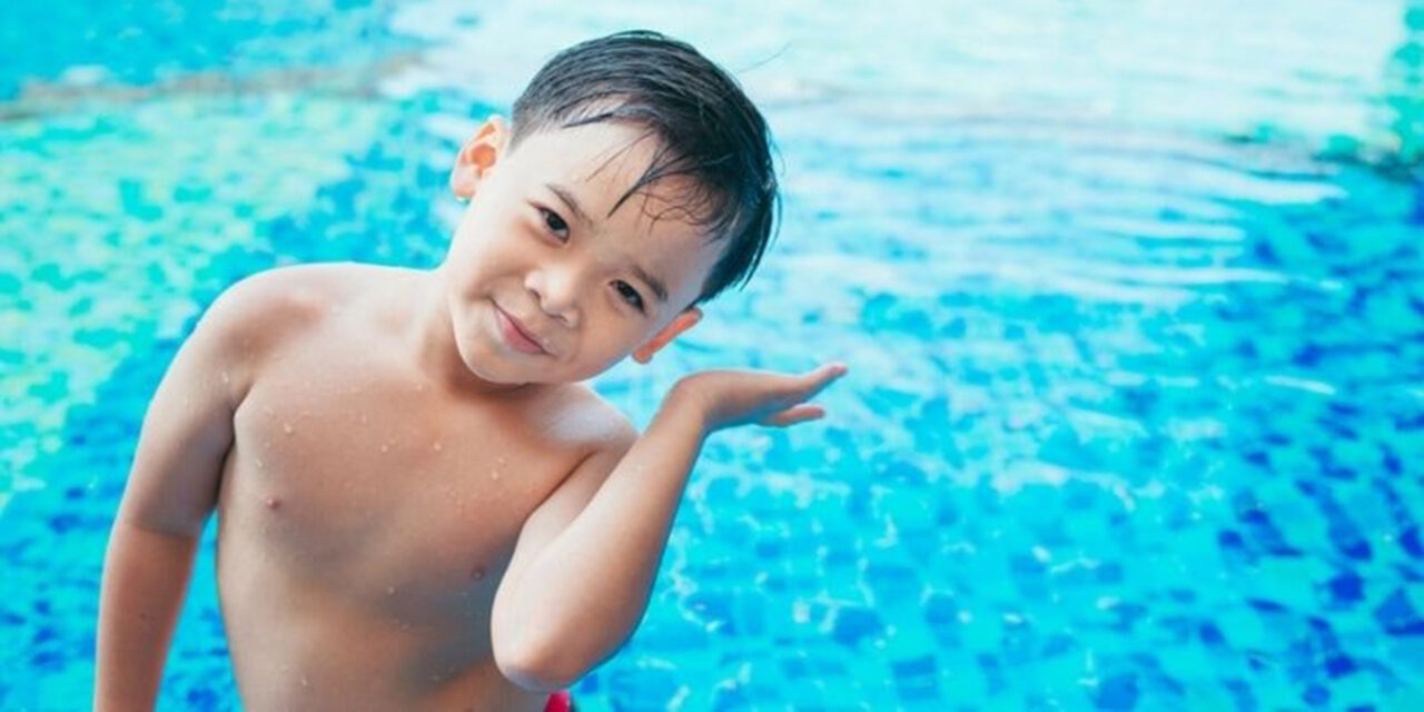 Làm thế nào để lấy nước ra khỏi tai?