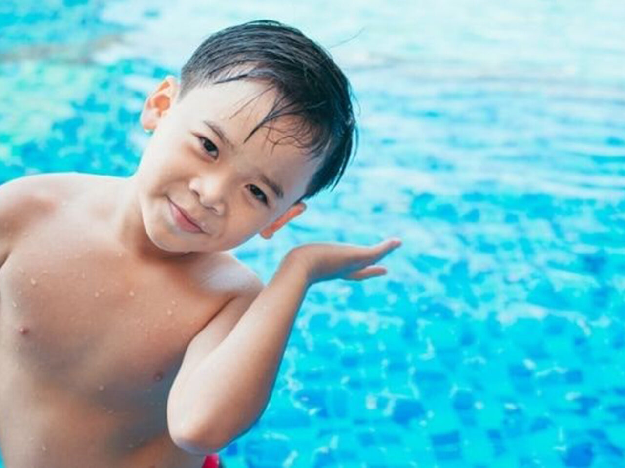 Làm thế nào để lấy nước ra khỏi tai?