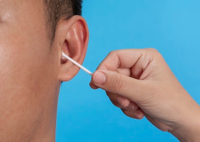 Sai lầm thường gặp khi lấy nước ra khỏi tai